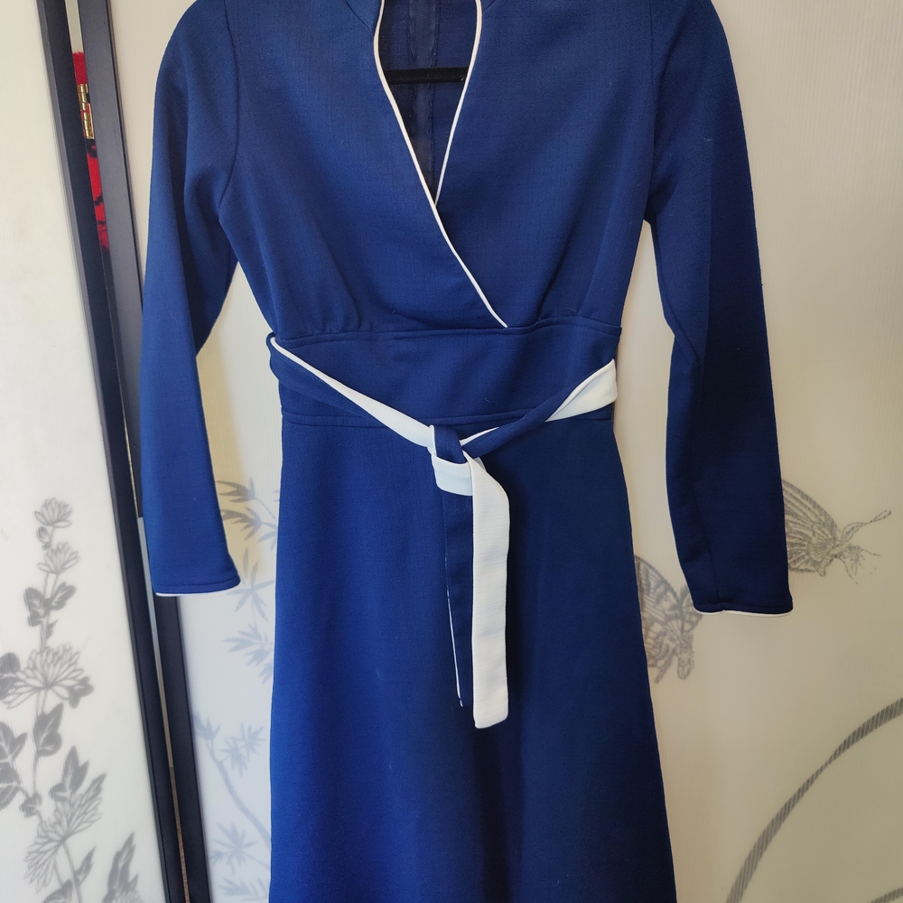 Classic Vintage 1970s Navy Blue And White Faux Wrap Dress With Belt